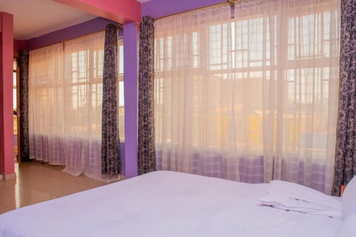 Room 6 of 12