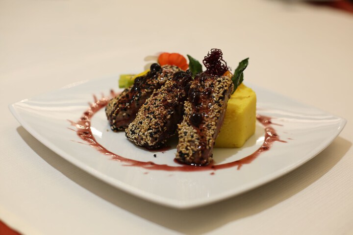 Dining 26 of 41