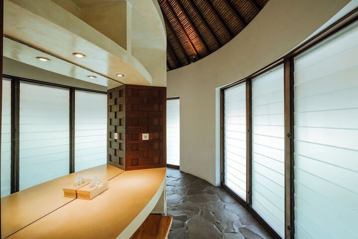 Room 2 of 32