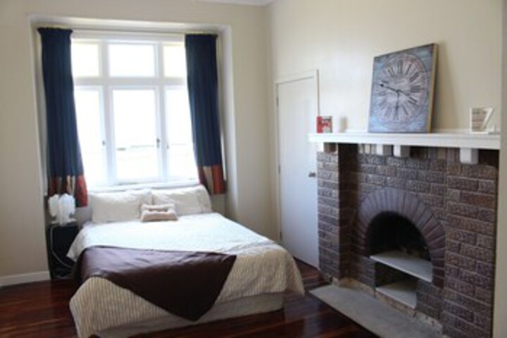 Room 6 of 22