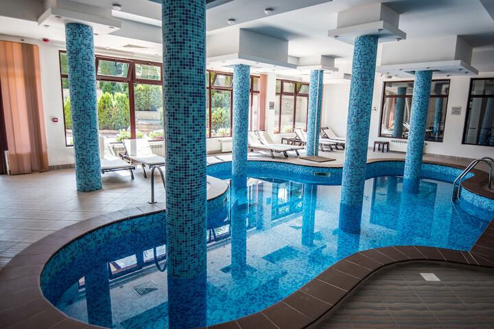 Pool 40 of 64