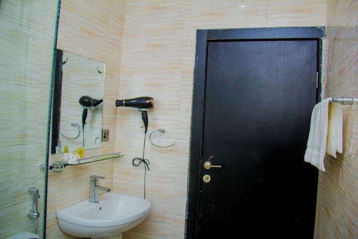 Room 27 of 43