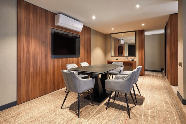 Room 29 of 74