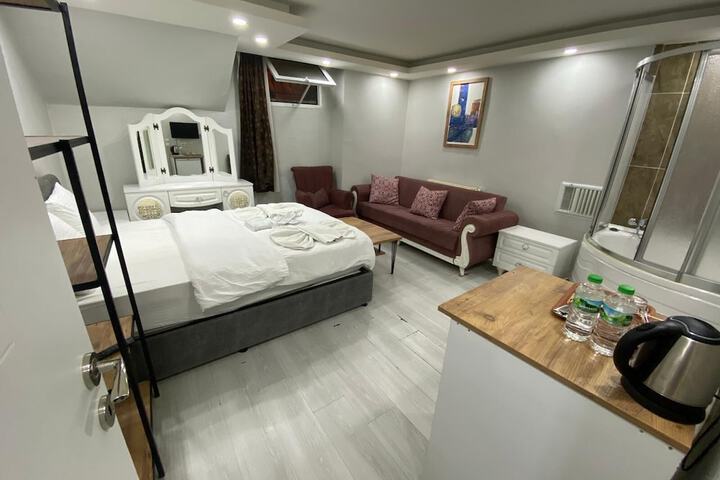 Room 11 of 22