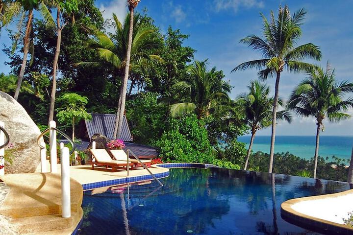 Hotel with Pool