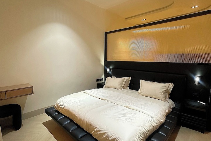 Room 11 of 28