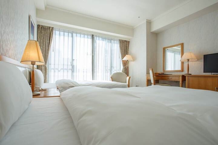 Room 10 of 40