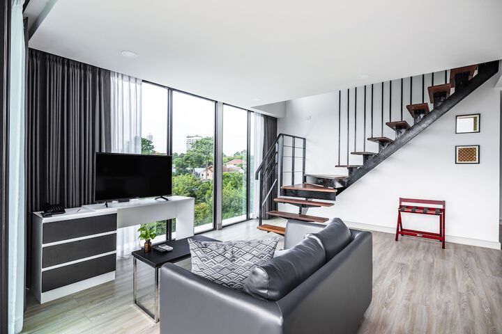 Room 32 of 82