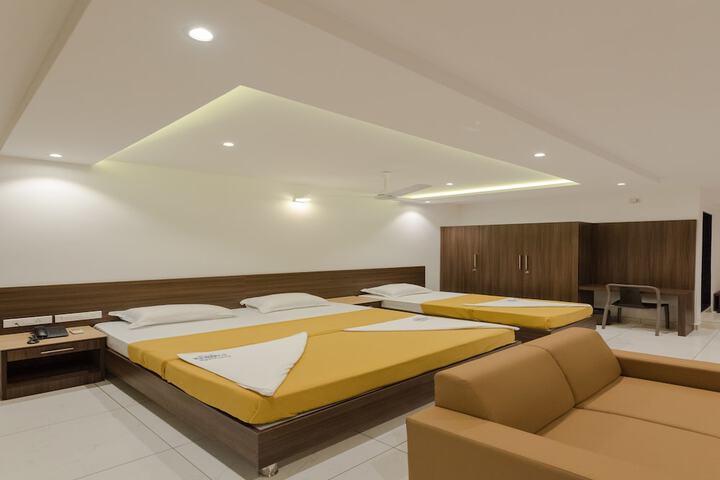 Room 11 of 38