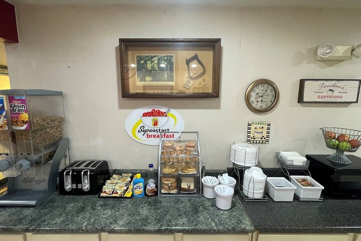 Breakfast/Coffee Service 12 of 15