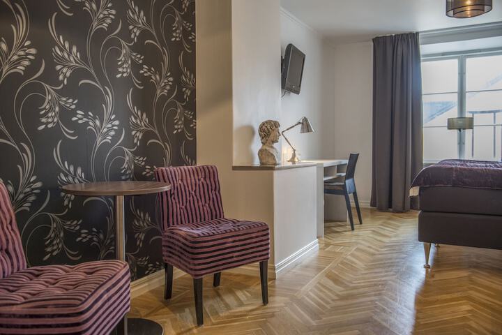 Room 9 of 29