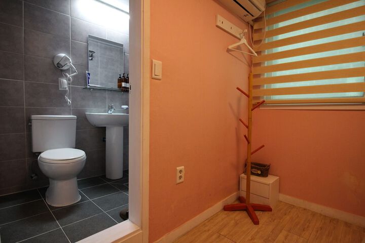 Room 14 of 86