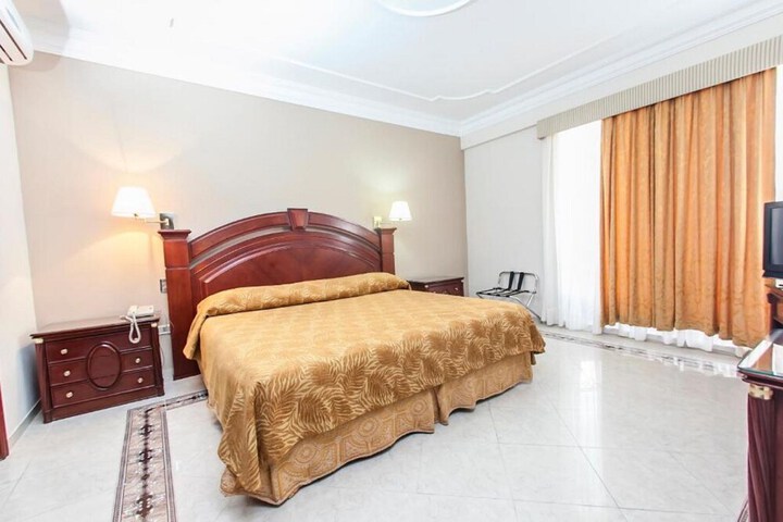 Room 10 of 37