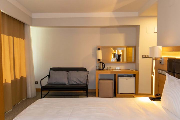 Room 12 of 26