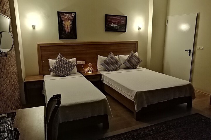 Room 9 of 38