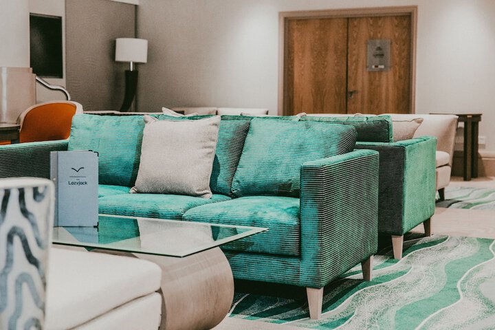 Lounge 56 of 66