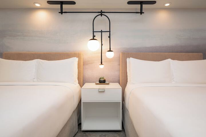 Room 32 of 170
