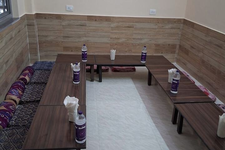 Room 7 of 18