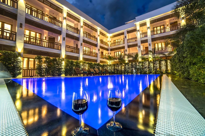 Golden View Hotel