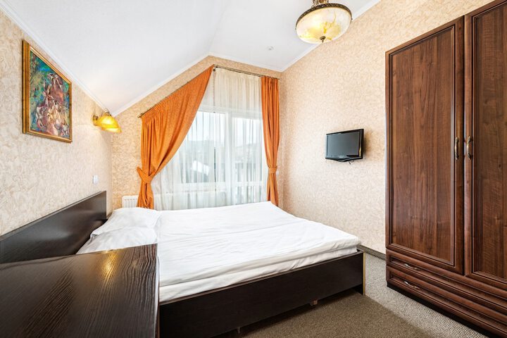 Room 6 of 262