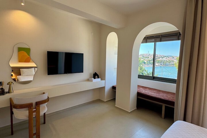 Room 9 of 48