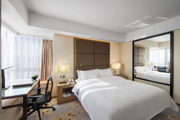 Room 17 of 38