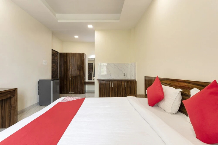 Room 4 of 12