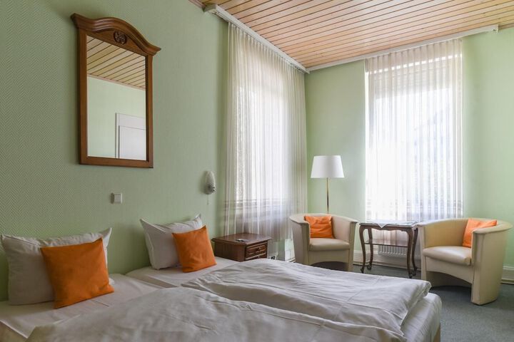 Room 15 of 38