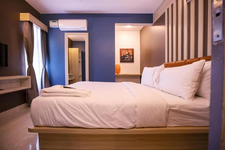 Room 4 of 17