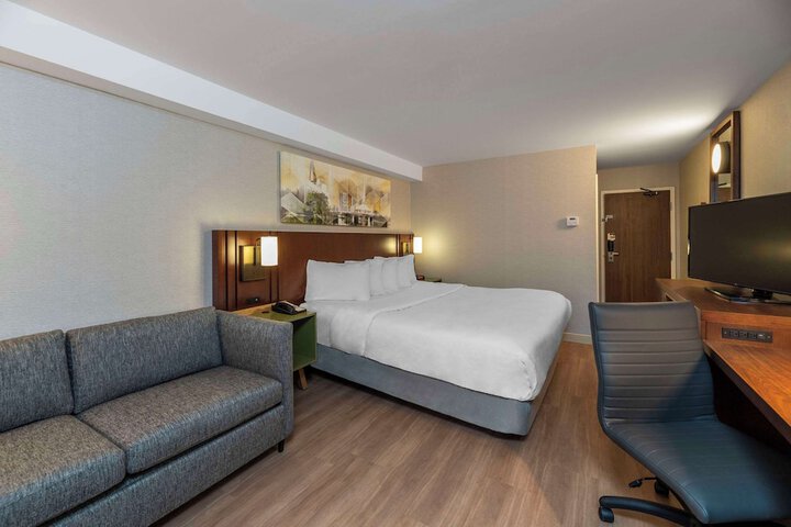 Room 16 of 46