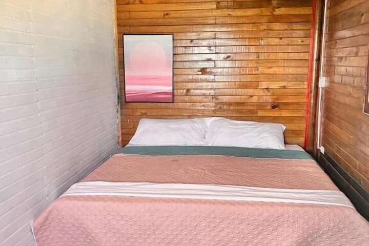 Room 10 of 80