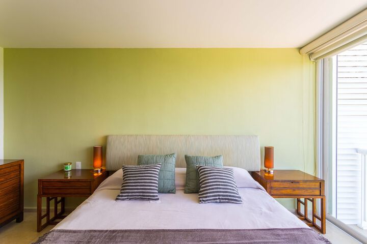 Room 4 of 27