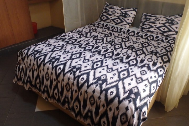 Room 3 of 27