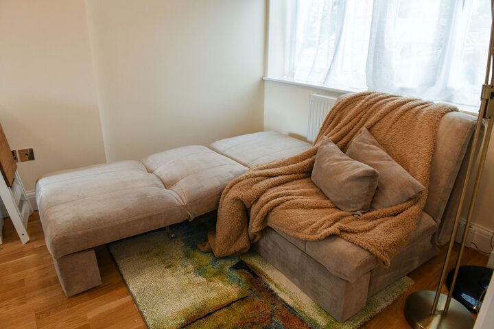 Lounge 23 of 34