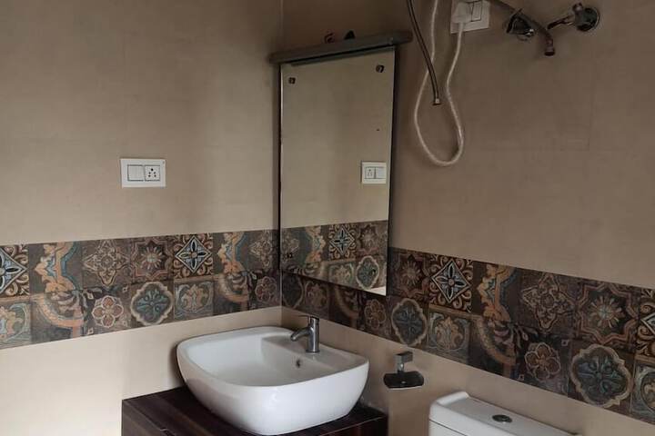 Room 8 of 9