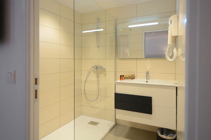 Room 40 of 60