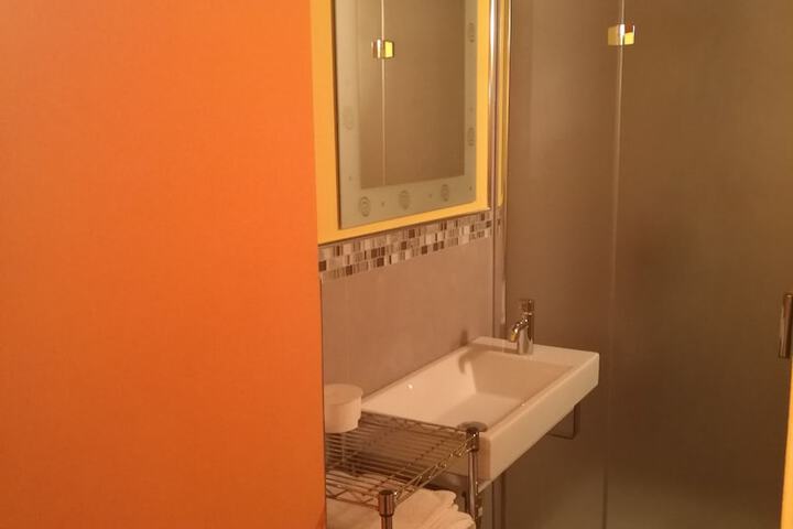 Room 47 of 98