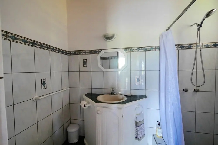 Room 10 of 32