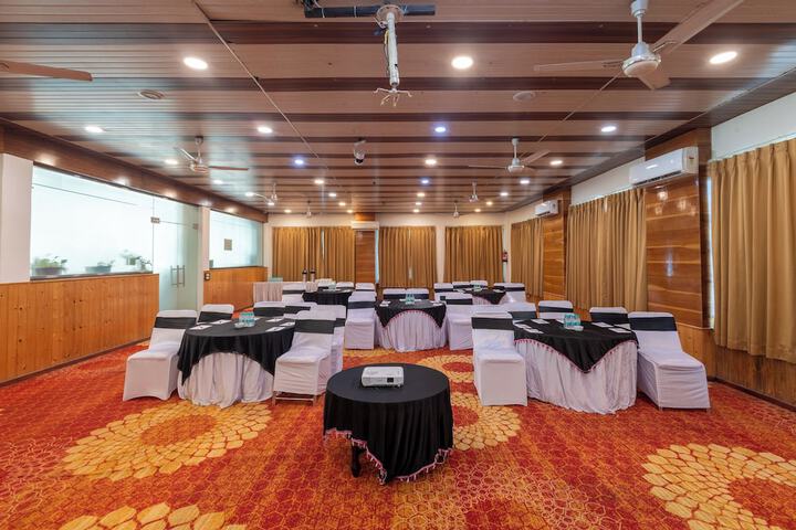 Ballroom/Hall 95 of 109