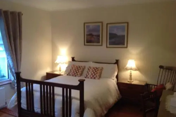 Room 2 of 10