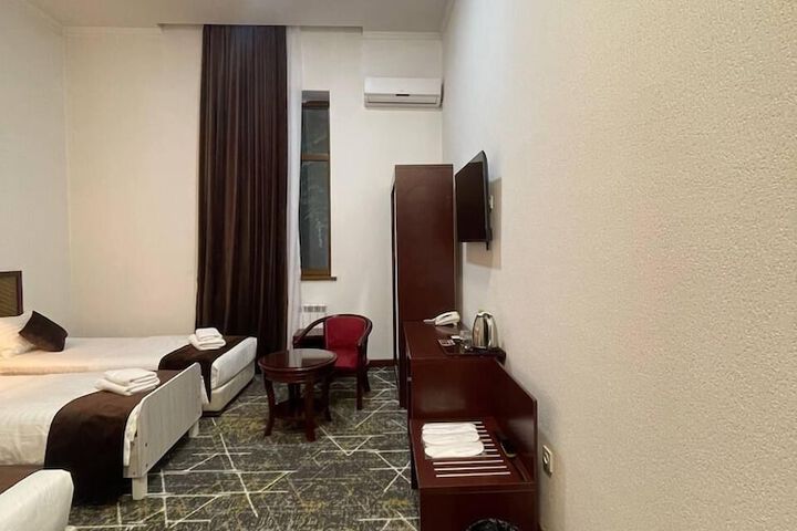 Room 16 of 27