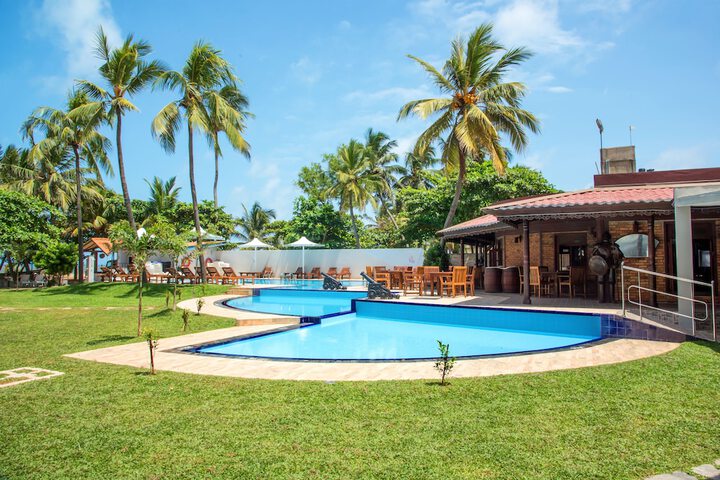Hotel Pool