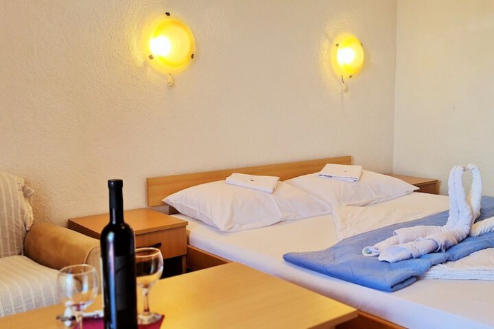 Room 2 of 42