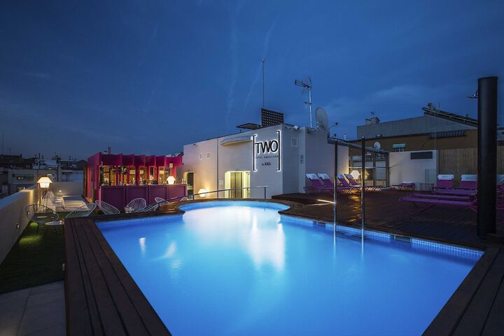 Hotel Pool