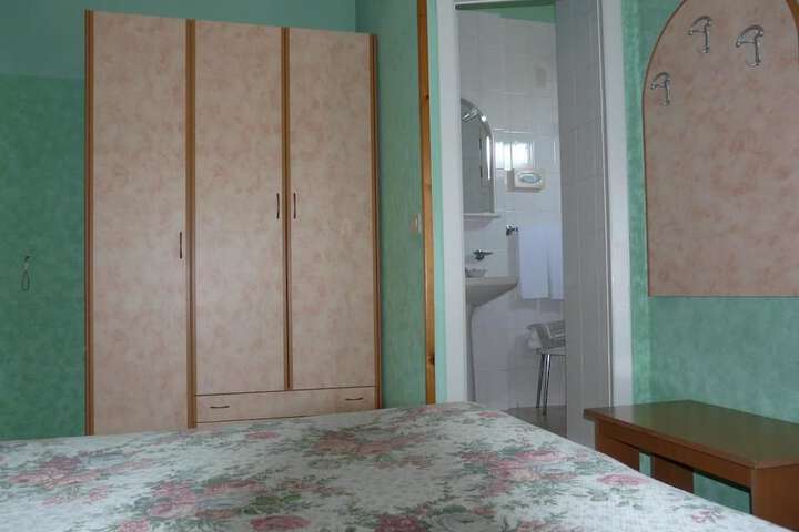 Room 20 of 35