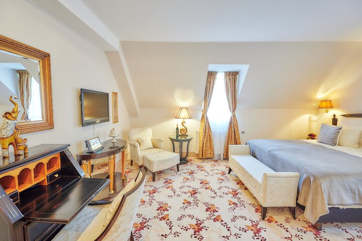 Room 10 of 65
