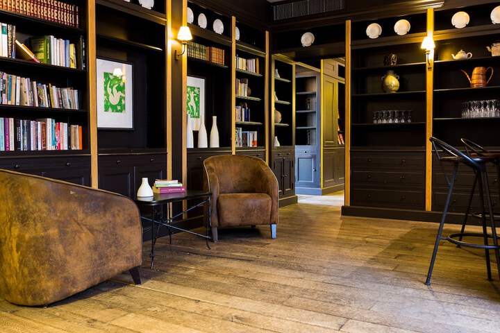 Lounge 59 of 68