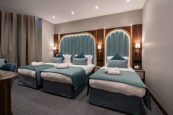 Room 44 of 48