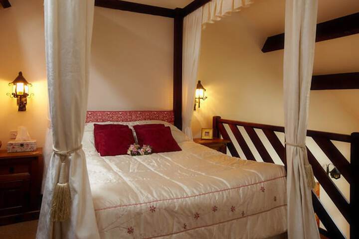 Room 2 of 40