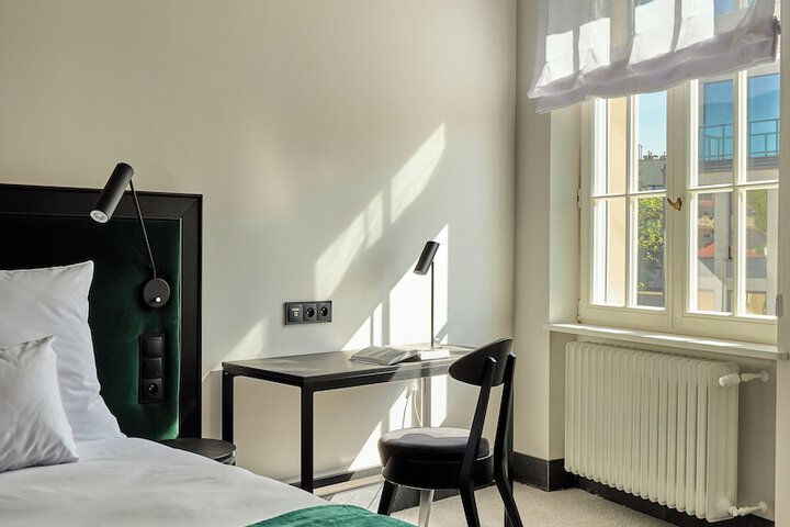 Room 7 of 48